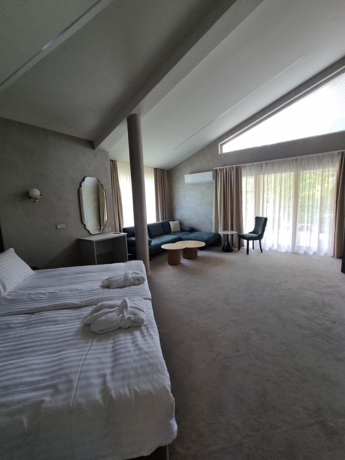 Family Hotel Edia-ساندانسكي المظهر الخارجي الصورة